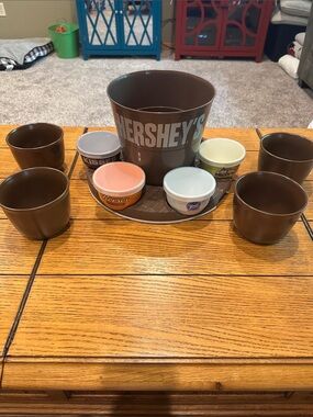 Hershey's Chocolate Brown Party Snack Tub Set